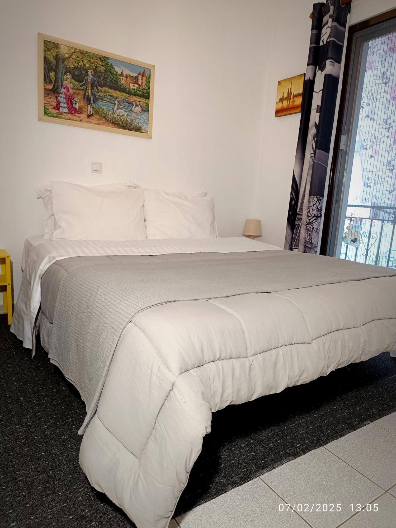 Sofia's 9min. Athens Airport Apartment *